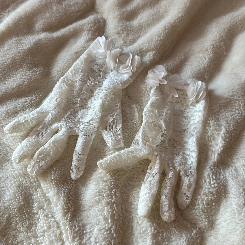 White Claire’s gloves for toddlers